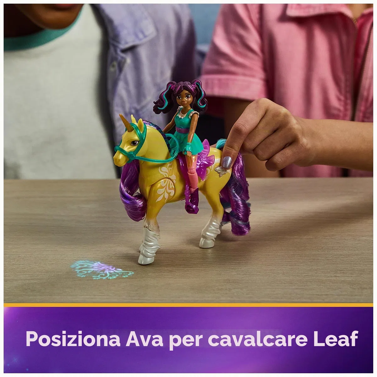 Unicorn Academy Set – AVA e pianta Magica Foglia con Vera criniera e Coda e Funzione Luminosa Magica, Circa 12 cm Personaggi Originali della Popolare Serie Netflix, per Bambini dai 4 Anni in su