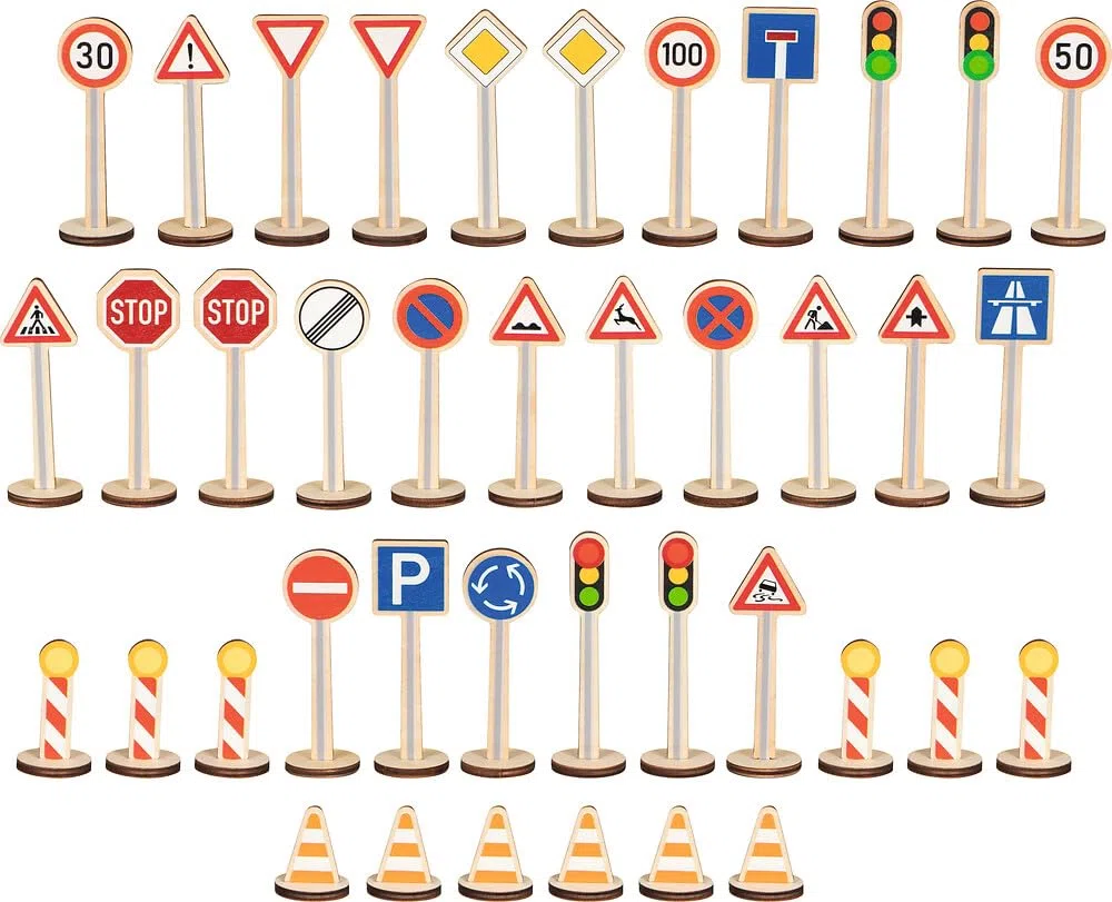 goki 53761 – Il mio grande set di segnali stradali, set di 40 segnali stradali in legno, gioco educativo per bambini a partire dai 3 anni