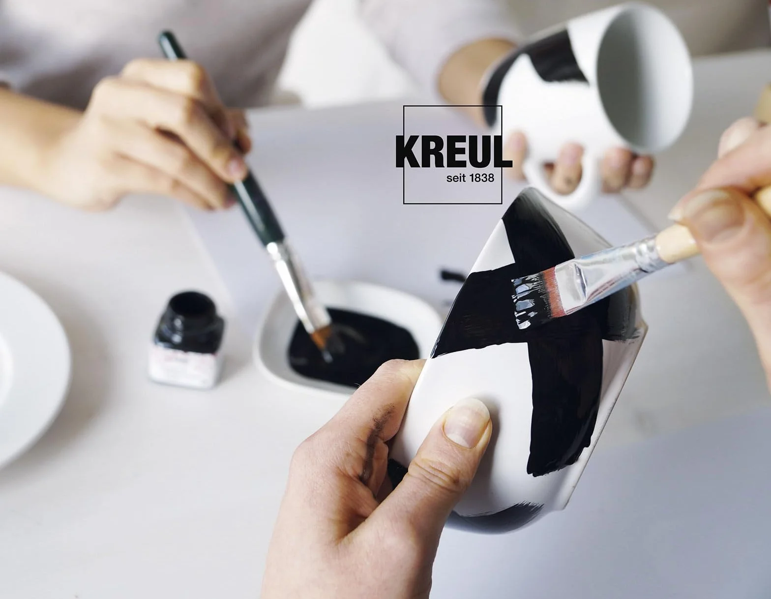 KREUL 16600 - Glass & Porcelain Classic Set di 6 barattoli di vernice classica in vetro e porcellana da 20 ml con 1 pennello Vernice opaca e lucida a base d'acqua
