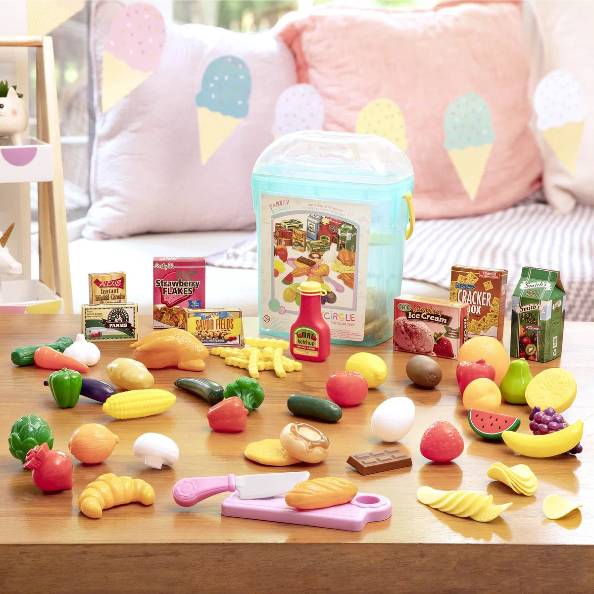 Battat - Dispensa in un secchio - Set di cibo da 79 pezzi - Giocattolo per alimenti e cucina - Negozio di alimentari giocattolo - Gioco di finzione per bambini - 3 anni +