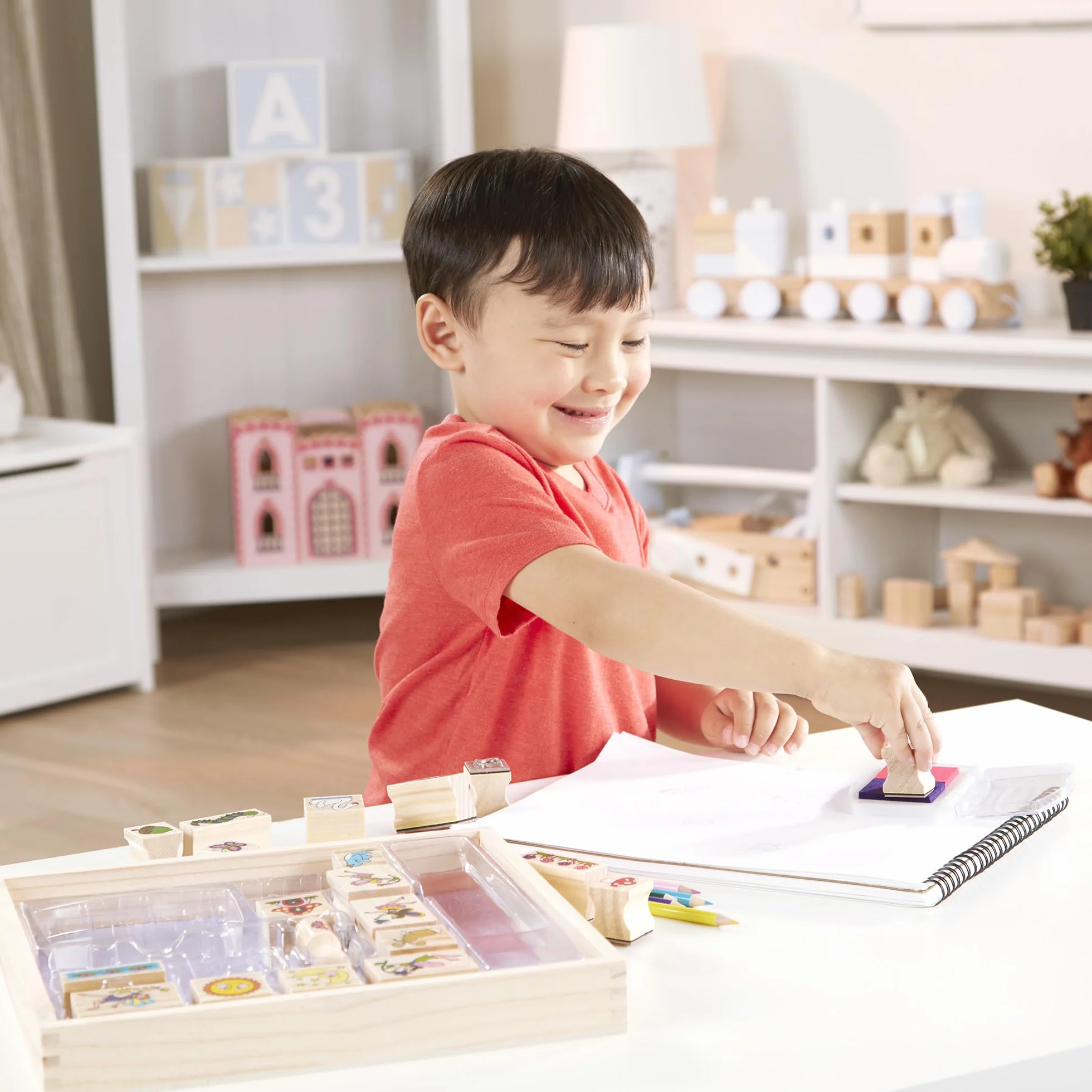 Melissa & Doug Timbri Creativi Giardino delle Fate – Set in Legno con 9 Timbri, Inchiostro Lavabile a Due Colori e Matite Colorate, Lavoretti Manuali, Regalo per Bambini e Bambine, 4+ Anni