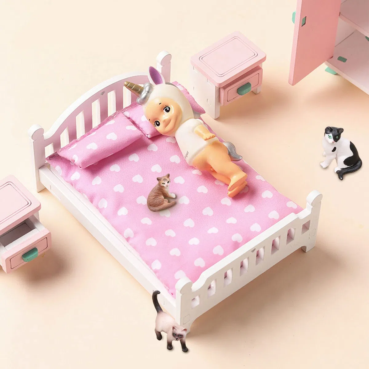 1/12 Miniatura Letto Matrimoniale in Legno Mini Comodino Camera da Letto Modello di Mobili per Bambole Decorazioni per La Casa Fai da Te,Mobili Dollhouse per casa delle Bambini Armadio Set Toy,7 pezzi