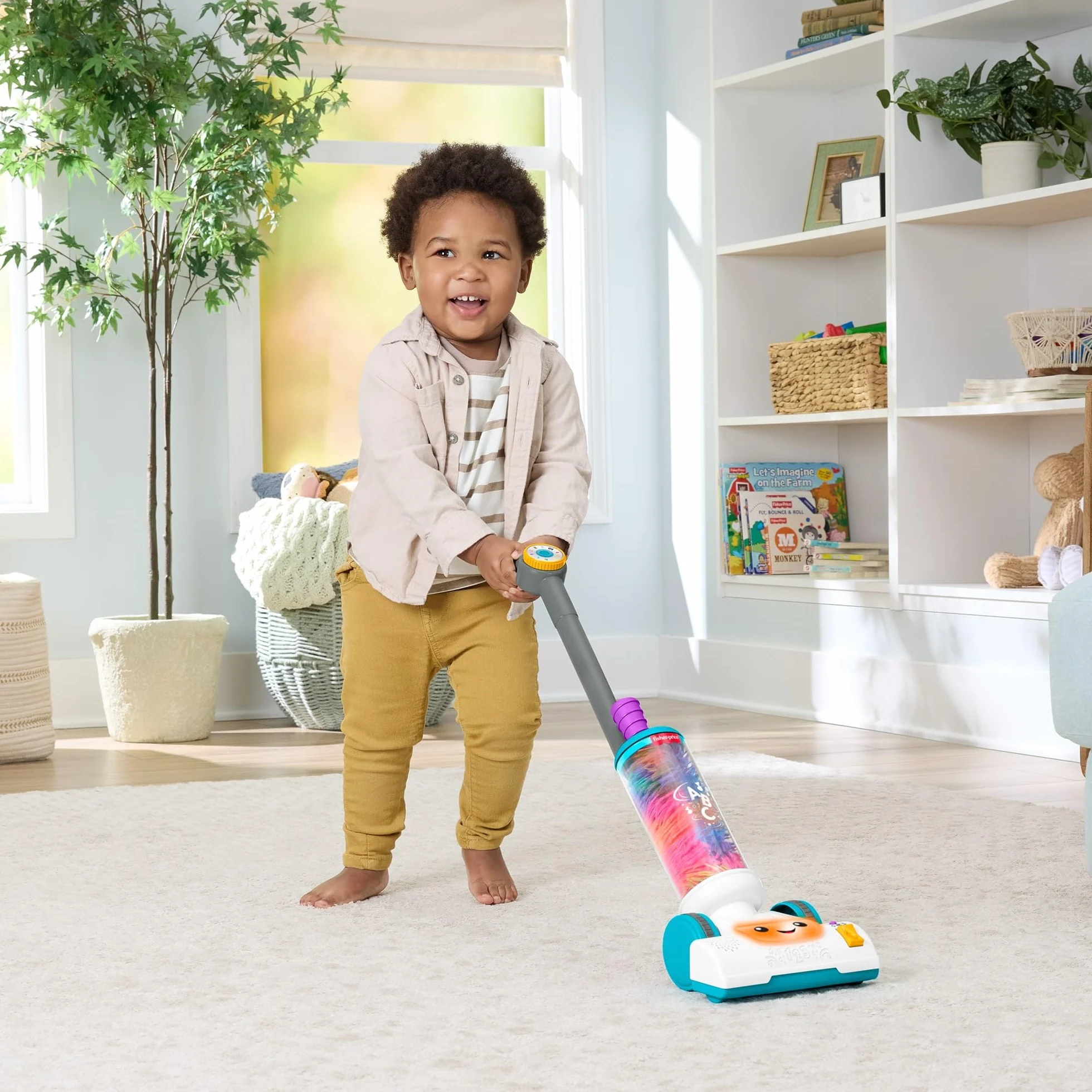 Fisher-Price - Aspirapolvere Ridi & Impara, Giocattolo con spolverino Rimovibile, 45 Canzoni, luci e Frasi per Imparare divertendosi, Versione Italiano +UK+FR+DE, 2+ Anni, JMM33