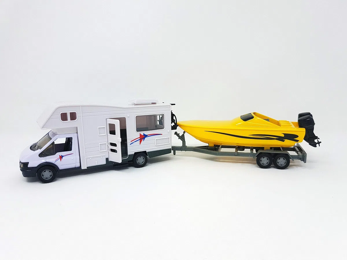 PLAYJOCS GT-6250 Camper Motorhome con Rimorchio con la barca, ca. 35cm - Die Cast Metallo Auto Car modello giochi per Bambini (4937)