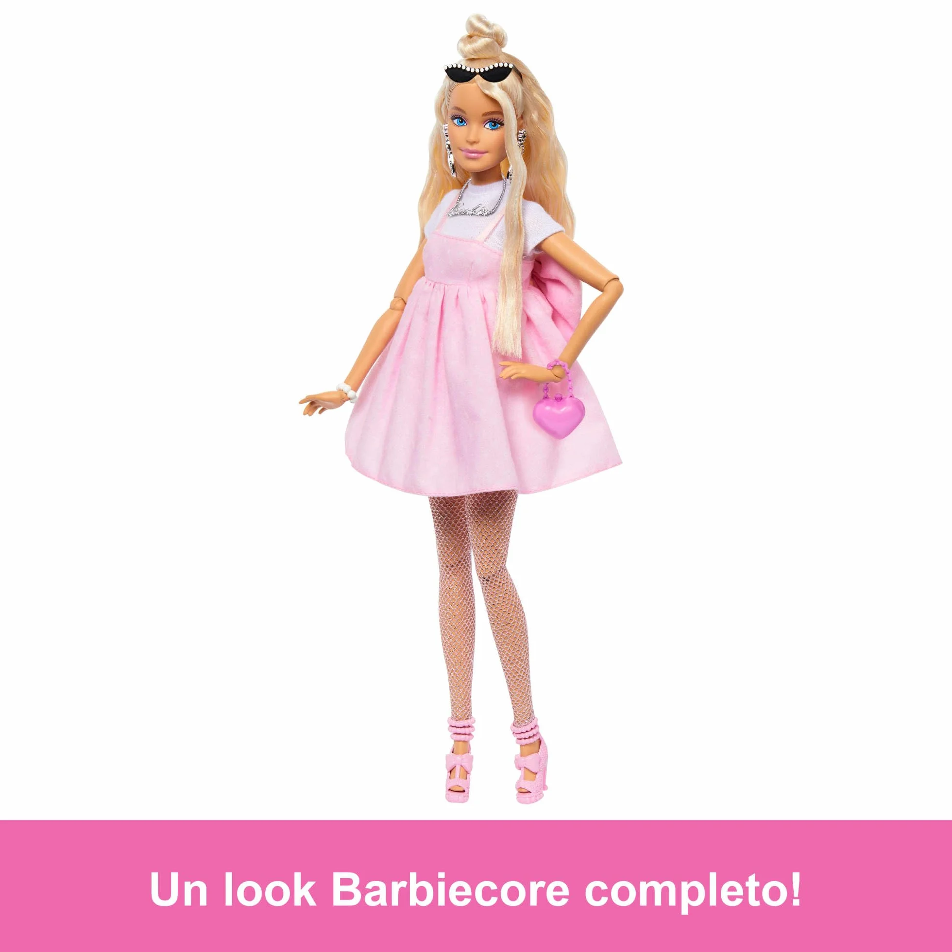 Barbie - Bambola Deluxe Style n.3, con capelli biondi in uno chignon e abito Barbiecore rosa pastello, accessori come fiocco oversize e calze a rete inclusi, giocattolo per bambini, 4+ anni, HYV27
