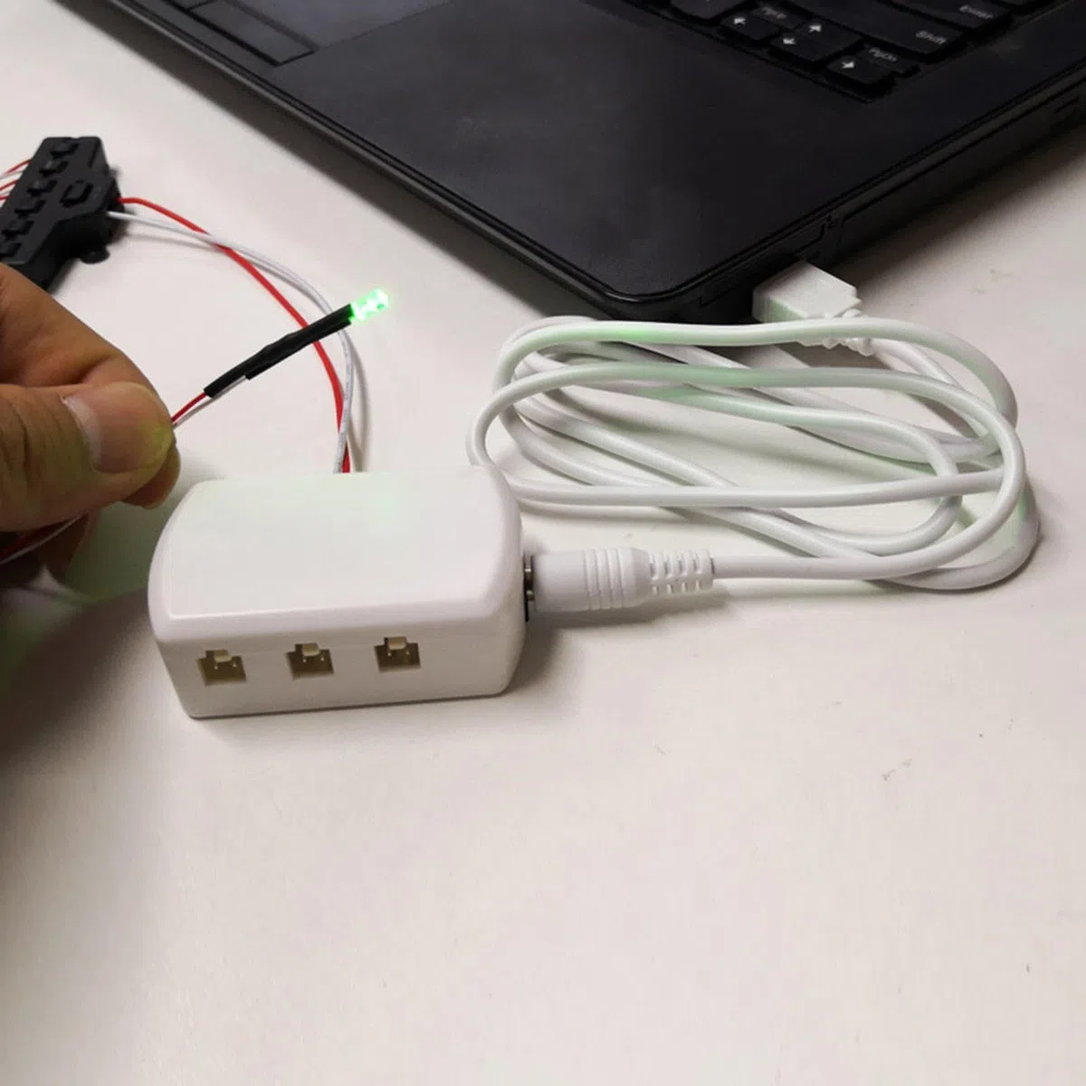 Alimentatore USB da 5 con 12 Porte per Plastici di Treni, Ferrovie in Miniatura, Diorami Architettonici, Parti di Ricambio per Modellismo Ferroviario con Un Cavo USB da 1 Metro