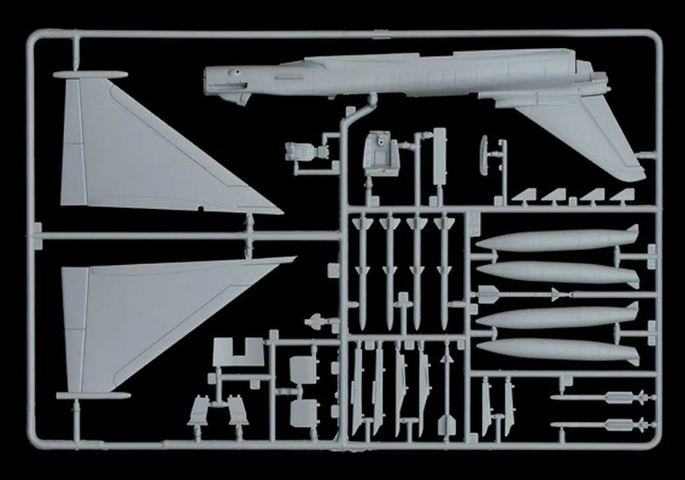 Italeri 1340 - Ef 2000 Typhoon (Twin Seater) Model Kit Scala 1:72