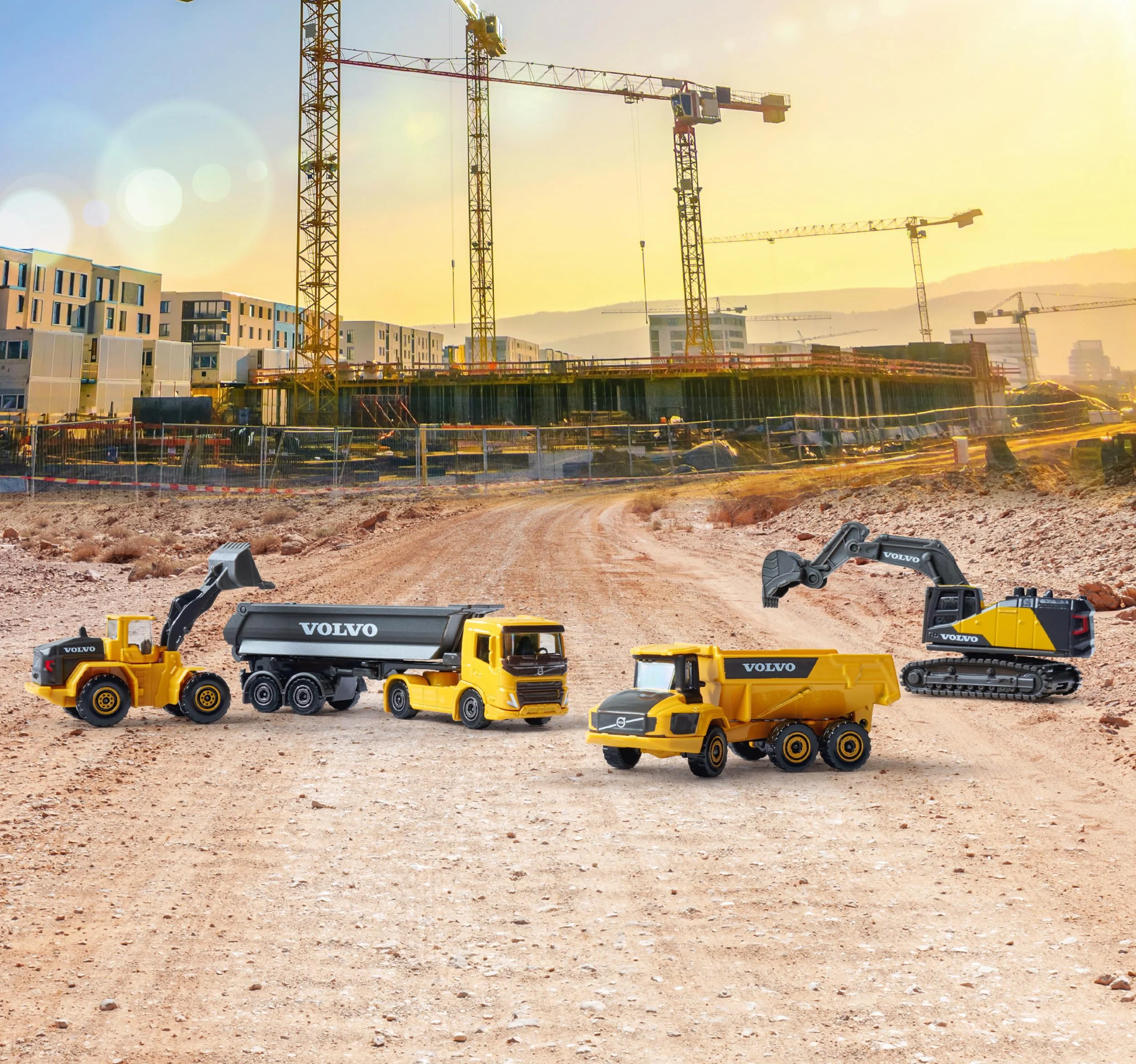 Majorette – Volvo Construction 4 Pieces Giftpack – Set Veicoli da Cantiere in Metallo, 4 Mezzi da Costruzione con Parti Mobili, 8503105000S06, Giocattolo per Bambini dai 3 Anni in su