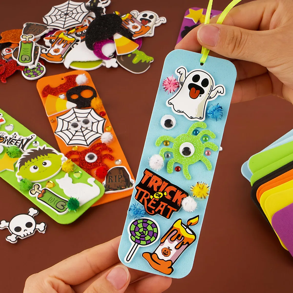 BOOMTOP 313pz Lavoretti Creativi Halloween per Bambini Artigianato Adesivi in Gommapiuma Schiuma Strass Pompom Occhi Googly Gadget Lavoretti Segnalibri Halloween per Bambini Artigianato Fai da Te