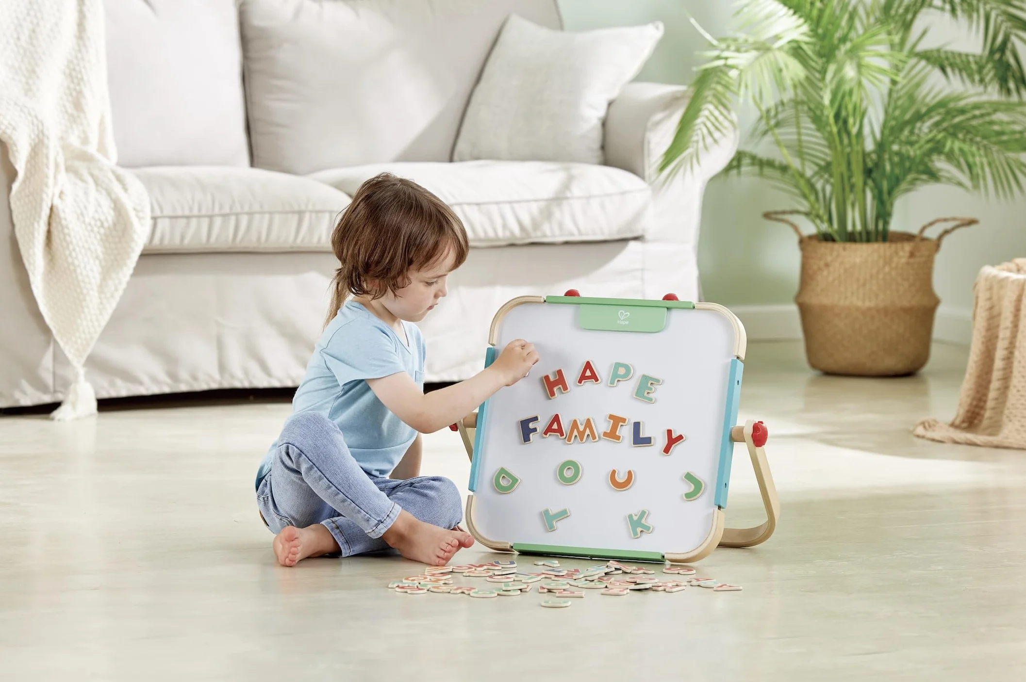 Hape Lettere magnetiche - magneti in Legno, per Bambini dai 3 Anni in su