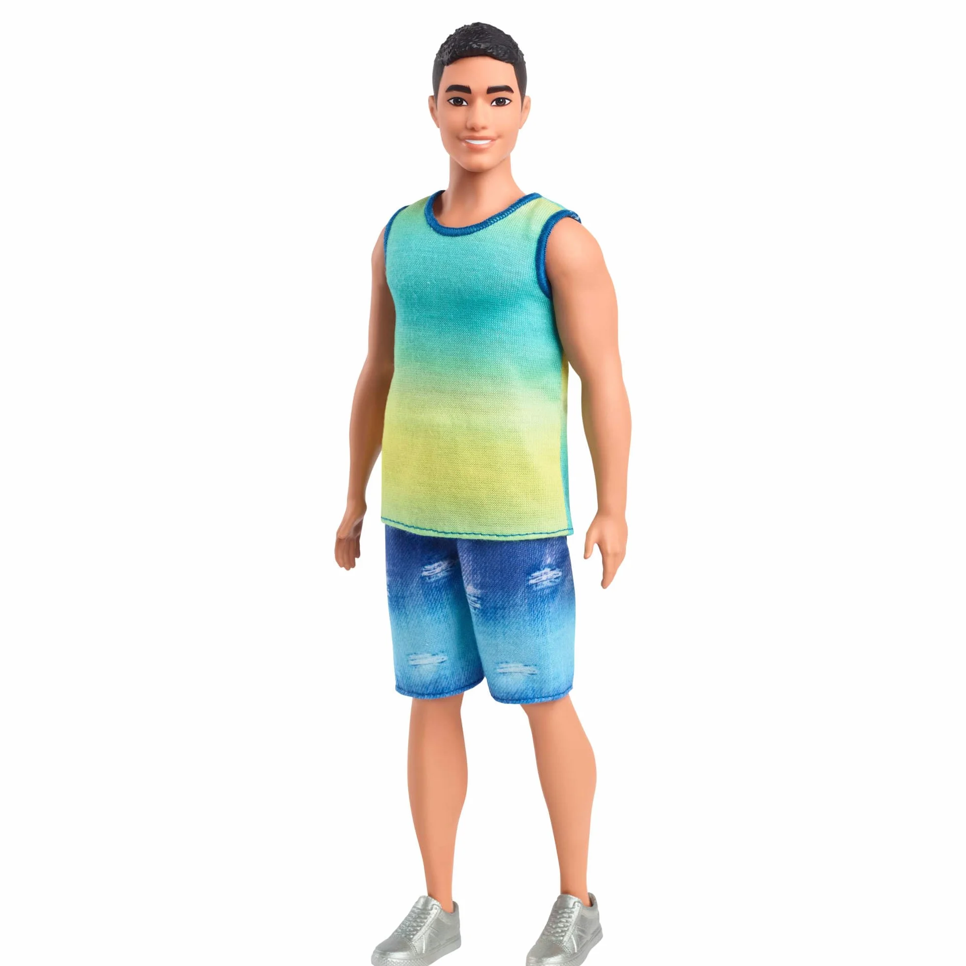 Barbie - Ken Fashionistas n. 236, bambola con capelli neri, canotta blu e verde sfumata, shorts in jeans e sneaker argento, giocattolo per bambini, 3+ anni, HYV00
