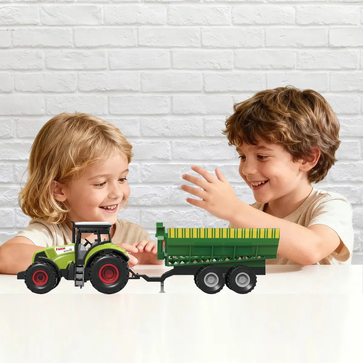 Scala 1:36 macchinina agricola inerziale per bambini, trinciacaricatrice, azienda agricola, agricoltura，3 effetti sonori simulati, luci, trattore + 2 rimorchi (Trattore + rimorchio)