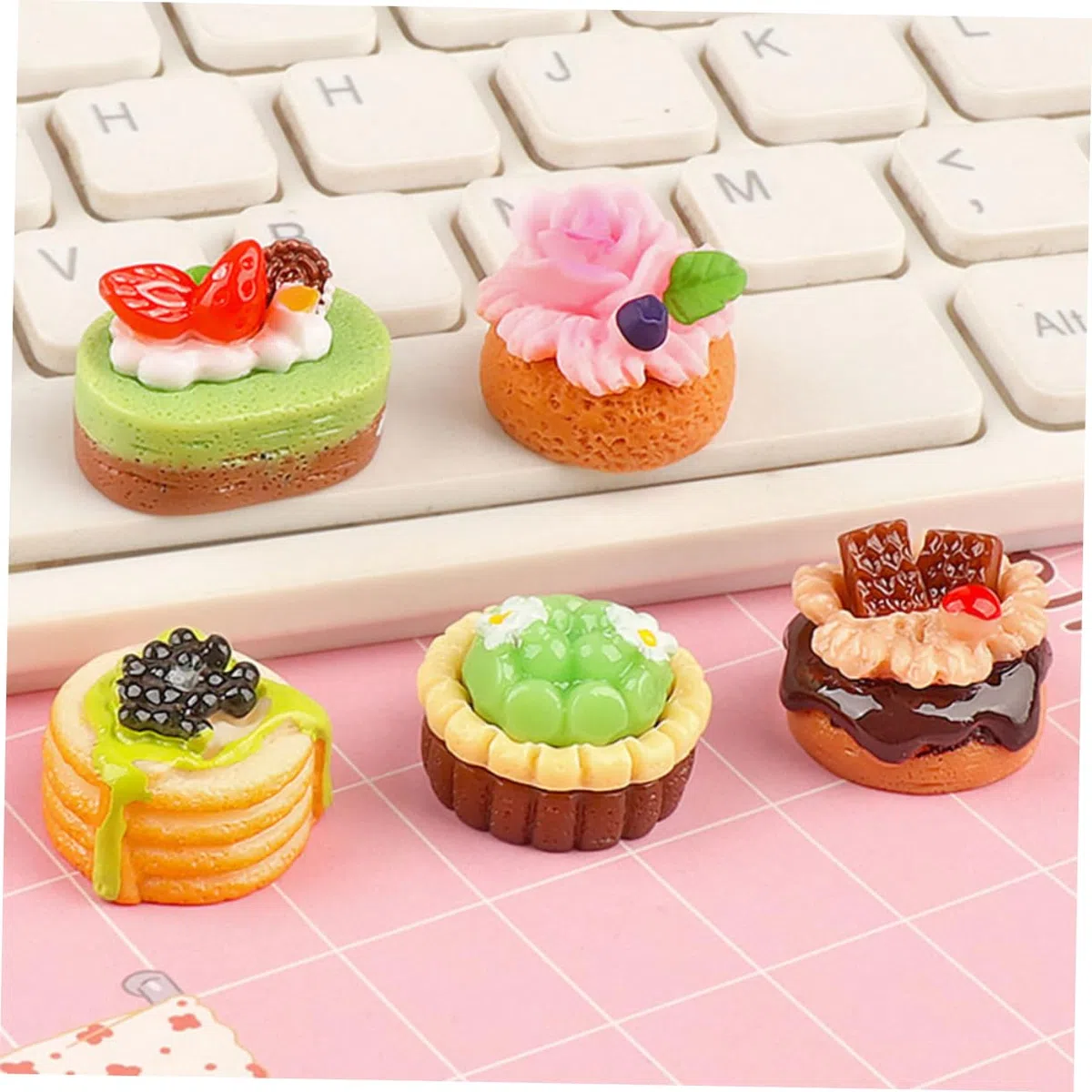Yardwe 20 Miniature Dolci in Resina Decorazioni per Torte Finti Frutti Ornamenti Realistici Facili da Usare per Collezioni e Scene in Miniatura