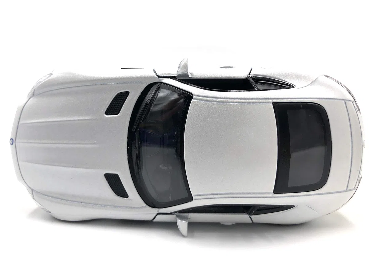 modellismo auto in scala 1:36 (AMG white)
