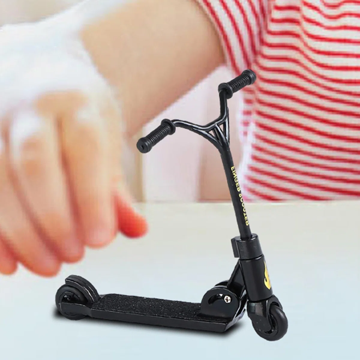 Scooter da dito giocattolo, dito da monopattino piccolo, Skateboard Finger Sport, Piccolo monopattino acrobatico, skateboard pieghevoli e divertenti Finger Sport per l'allenamento con le dita