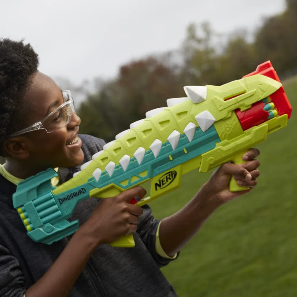 Nerf, blaster DinoSquad Armorstrike, tamburo rotante da 8 dardi, impugnatura sganciabile, 16 dardi Nerf Elite, design da anchilosauro
