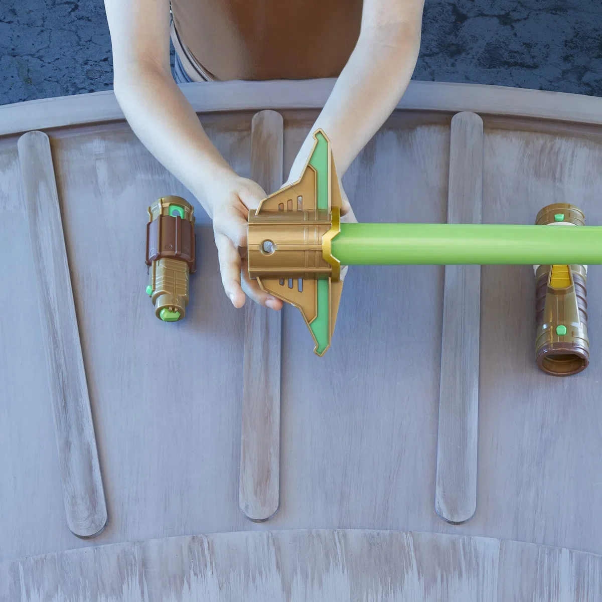 Star Wars Lightsaber Forge, Spada Laser Giocattolo di Yoda, di Colore Verde, allungabile, Giocattolo per Gioco di Ruolo Personalizzabile, dai 4 Anni in su