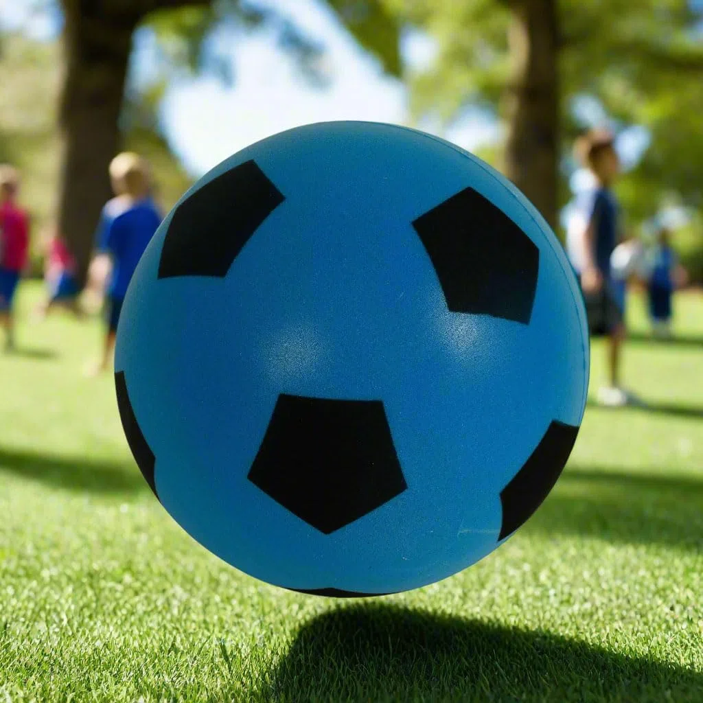 HTI Fun Sport Softball Fußball Größe 5 20cm | Indoor/Outdoor Kinder Softbälle aus Schaumstoff | Schaumstoffball Fussball für Erwachsene, Jungen und Mädchen Jeden Alters