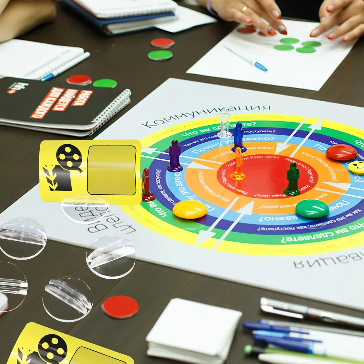 PRETYZOOM Porta Carte Da Gioco Da Tavolo Trasparente Rotondo 0.94 Pollici Supporto Per Carte Da Gioco Per Adulti Organizzatore Per Serate Di Giochi Riunioni E Feste