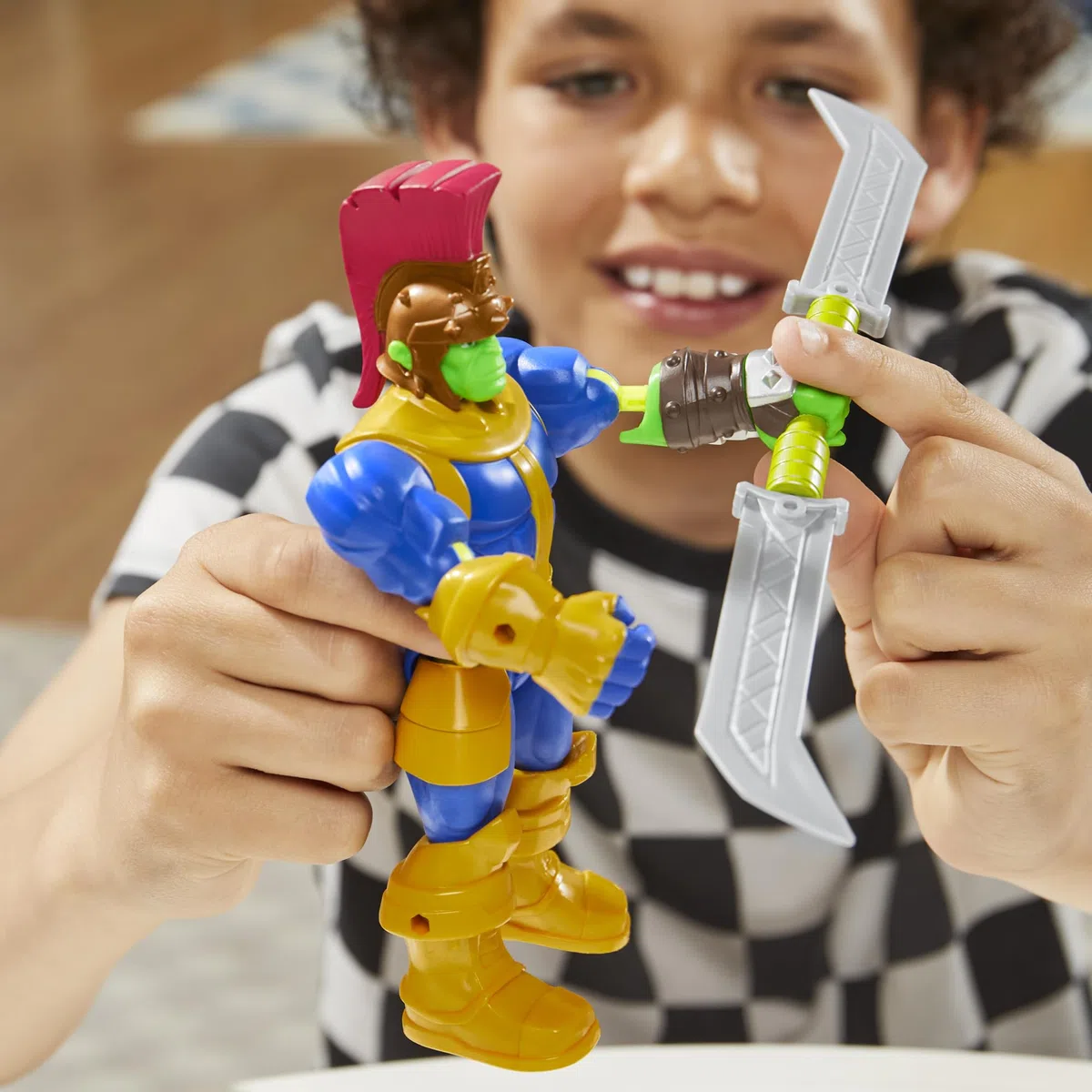 Hasbro Marvel MixMashers, Thanos, action figure deluxe e accessori degli Avengers personalizzabili da combinare e abbinare