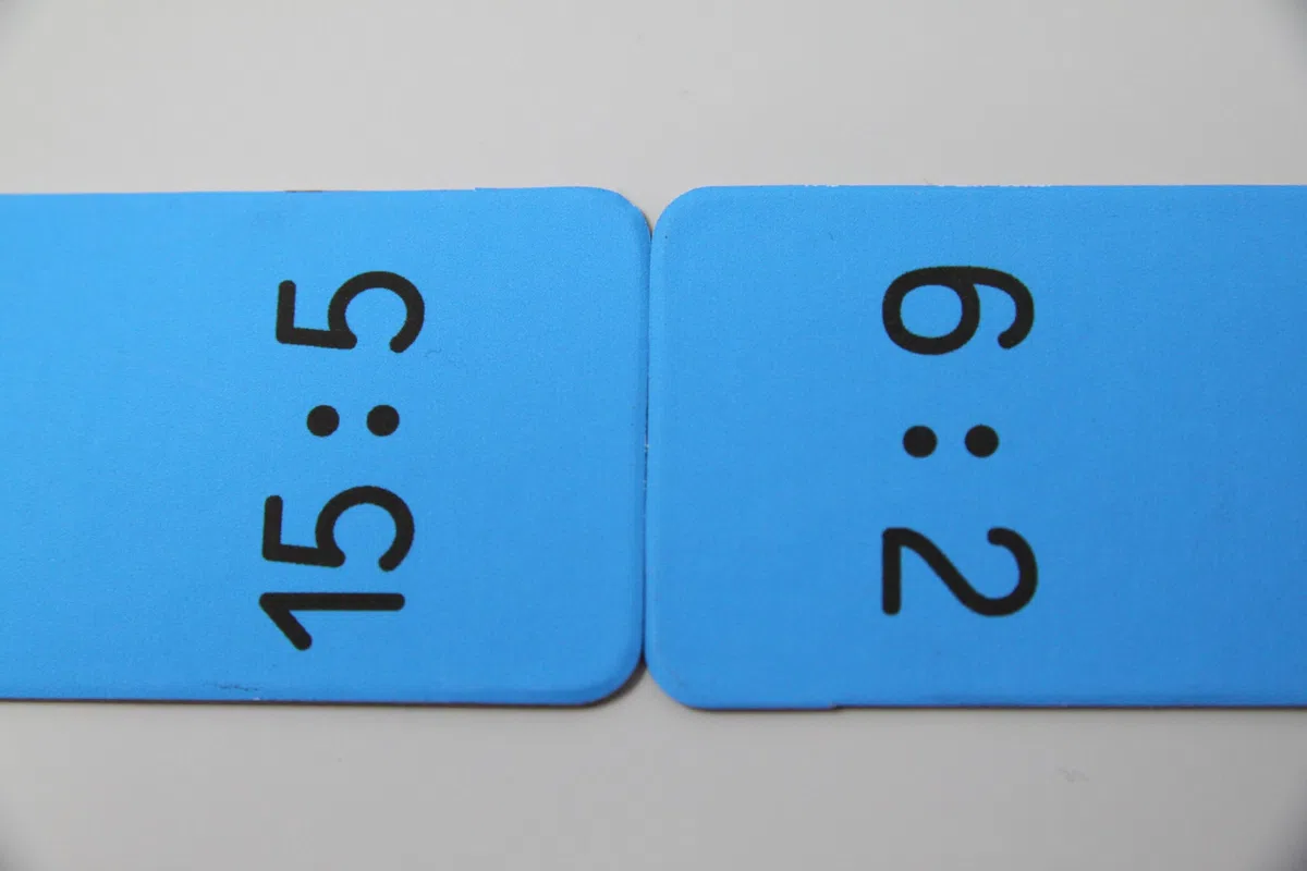 Domino Divisione nell'intervallo di 100 numeri