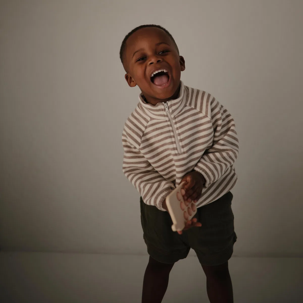 mushie Giocattolo per Bambini (10+ Mesi) | promuove Le capacità motorie e incoraggia l'esplorazione sensoriale con Bolle Che Possono Essere spinte e Spuntate | Blush Phone