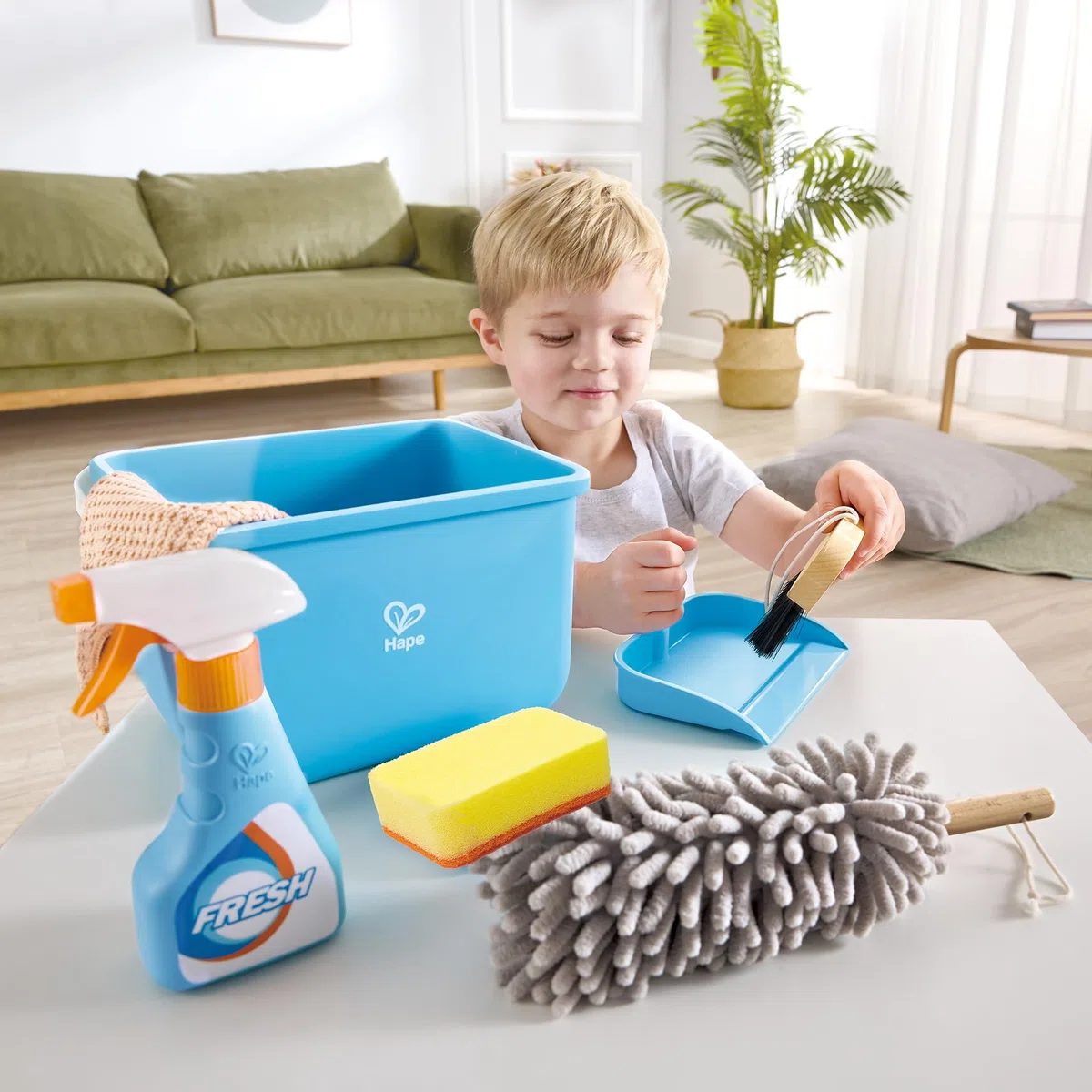 Hape Set Secchio per Pulizie per Bambini - Gioco di Imitazione con Strumenti di Pulizia per Piccoli Aiutanti