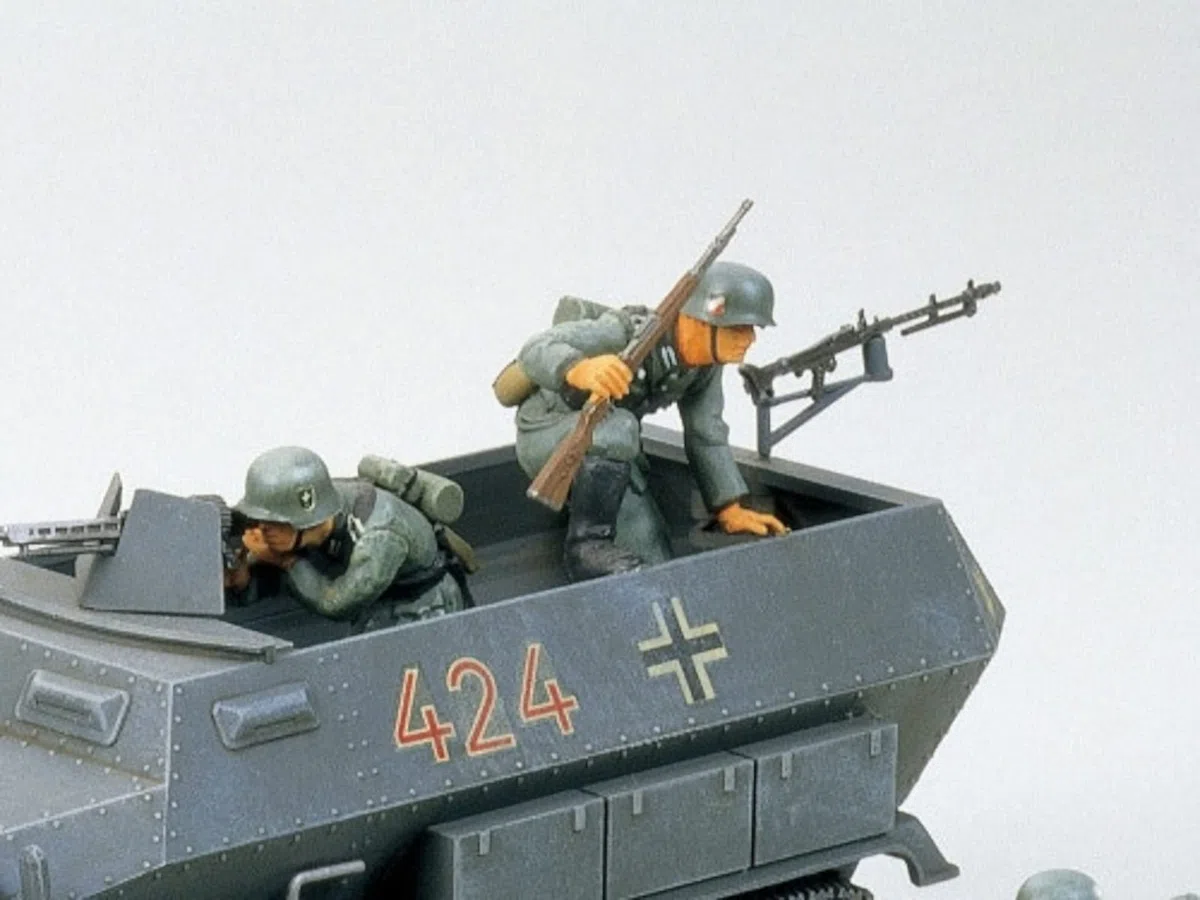 TAMIYA 300035020 - Carro armato della II guerra mondiale Sdkfz.251/1 Hanomag (5), scala: 1:35