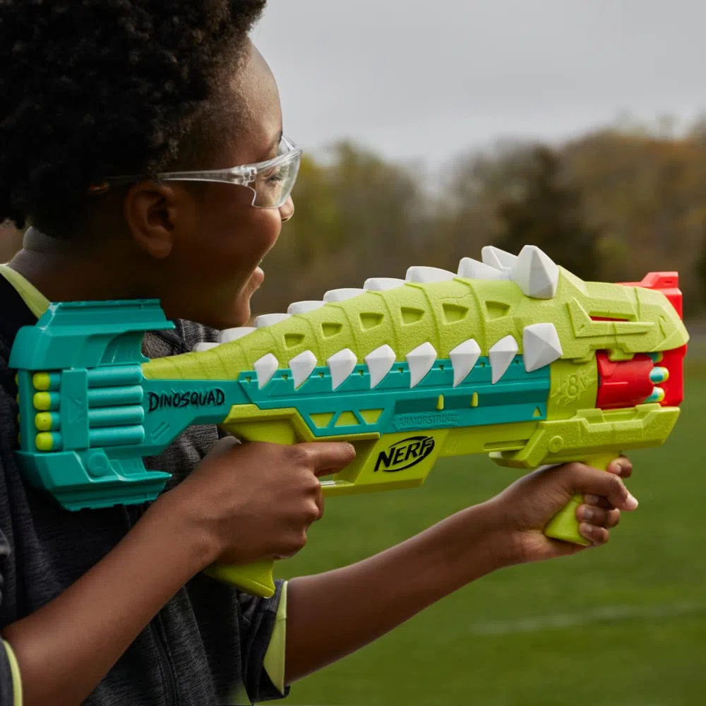 Nerf, blaster DinoSquad Armorstrike, tamburo rotante da 8 dardi, impugnatura sganciabile, 16 dardi Nerf Elite, design da anchilosauro