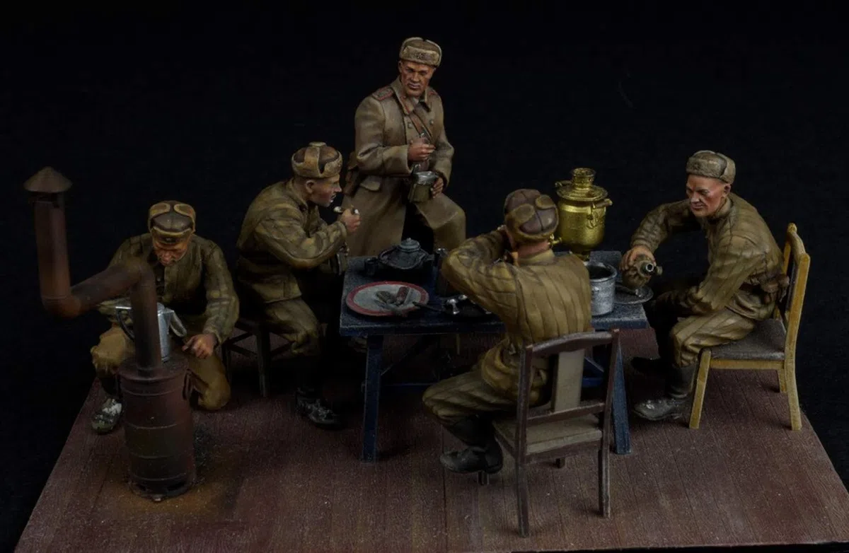 MiniArt MA35325 Modellino Veicolo da Guerra In Plastica da Montare, Dinner On The Front, Scala 1:35