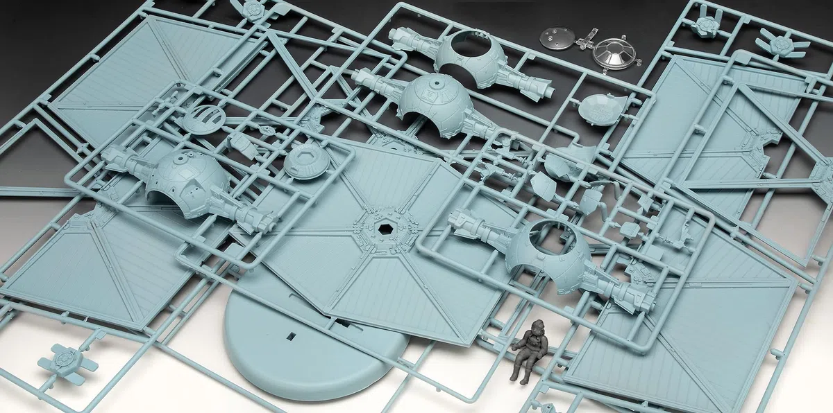 Revell 06782 - Kit modello originale per principianti di The Mandalorian: Outland TIE Fighter Star Wars, non verniciato