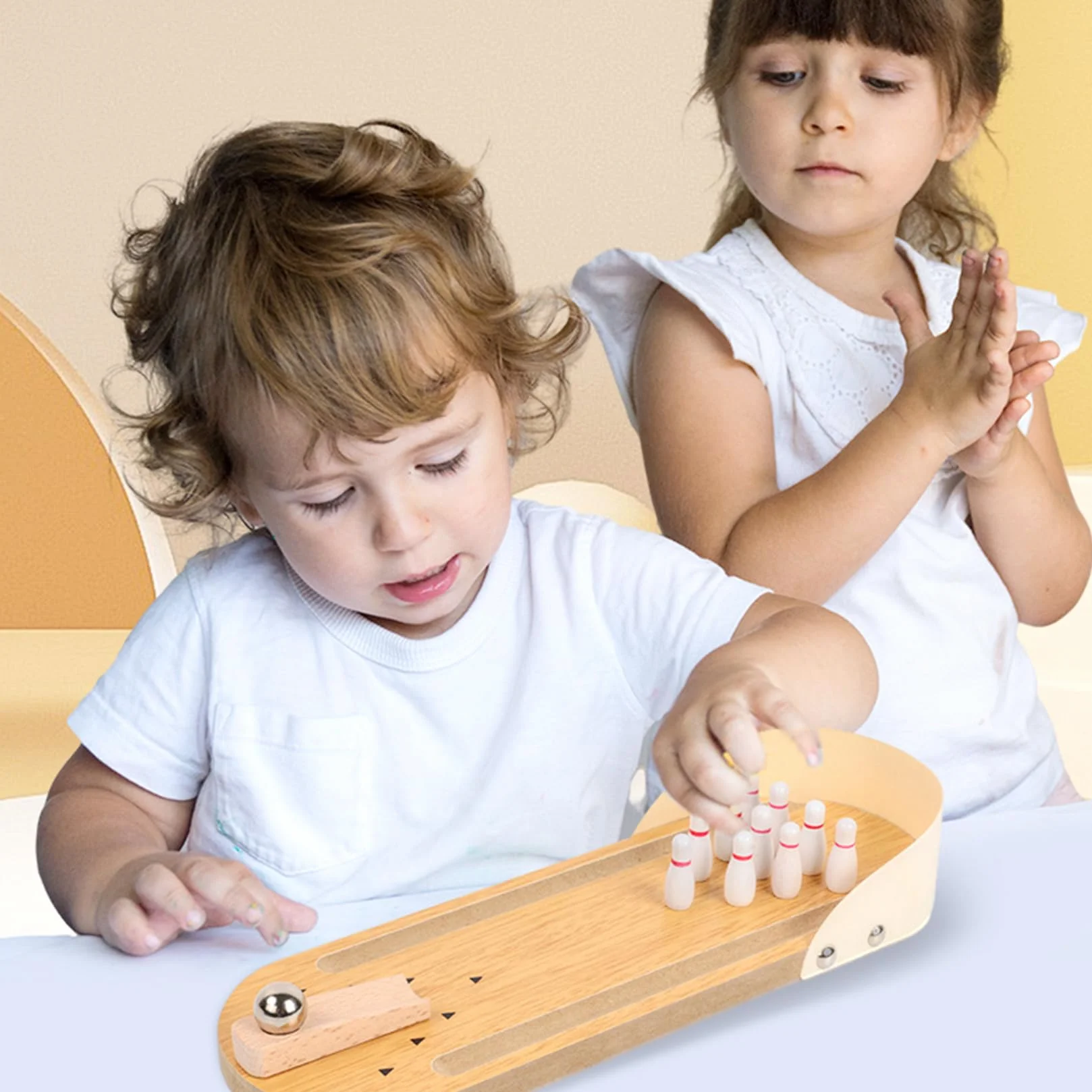 Birilli Bowling Bambini Set da Bowling per Bambini Mini Pista da Bowling con 10 Birilli con Scrivania in Legno Regalo di Babbo Natale Segreto per Adulti E Bambini dai 3 Anni in su