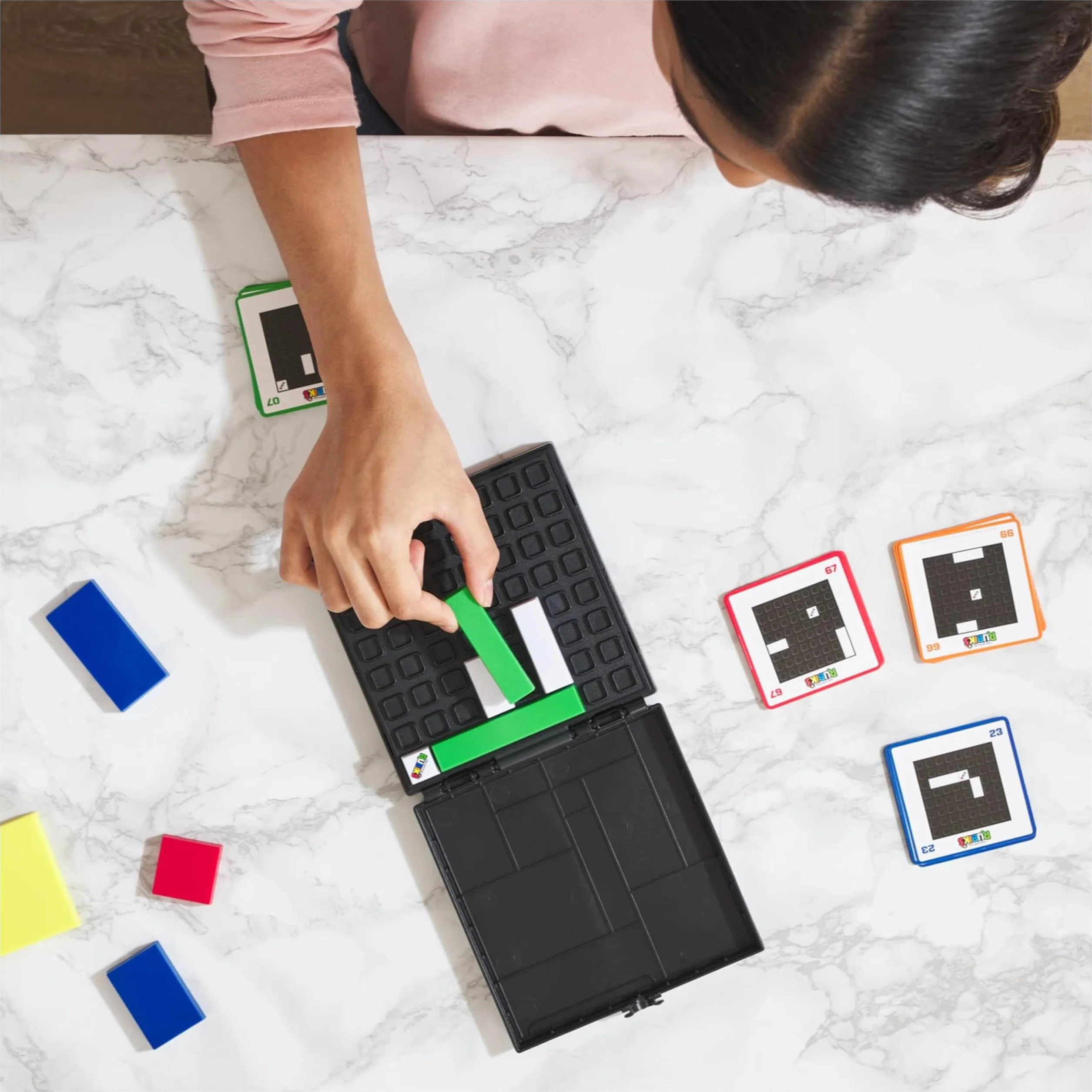 Gioco Rubik's Cube Gridlock, gioco di risoluzione di problemi ispirato al classico giocattolo tattile e rompicapo, per adulti e bambini dai 7 anni in su