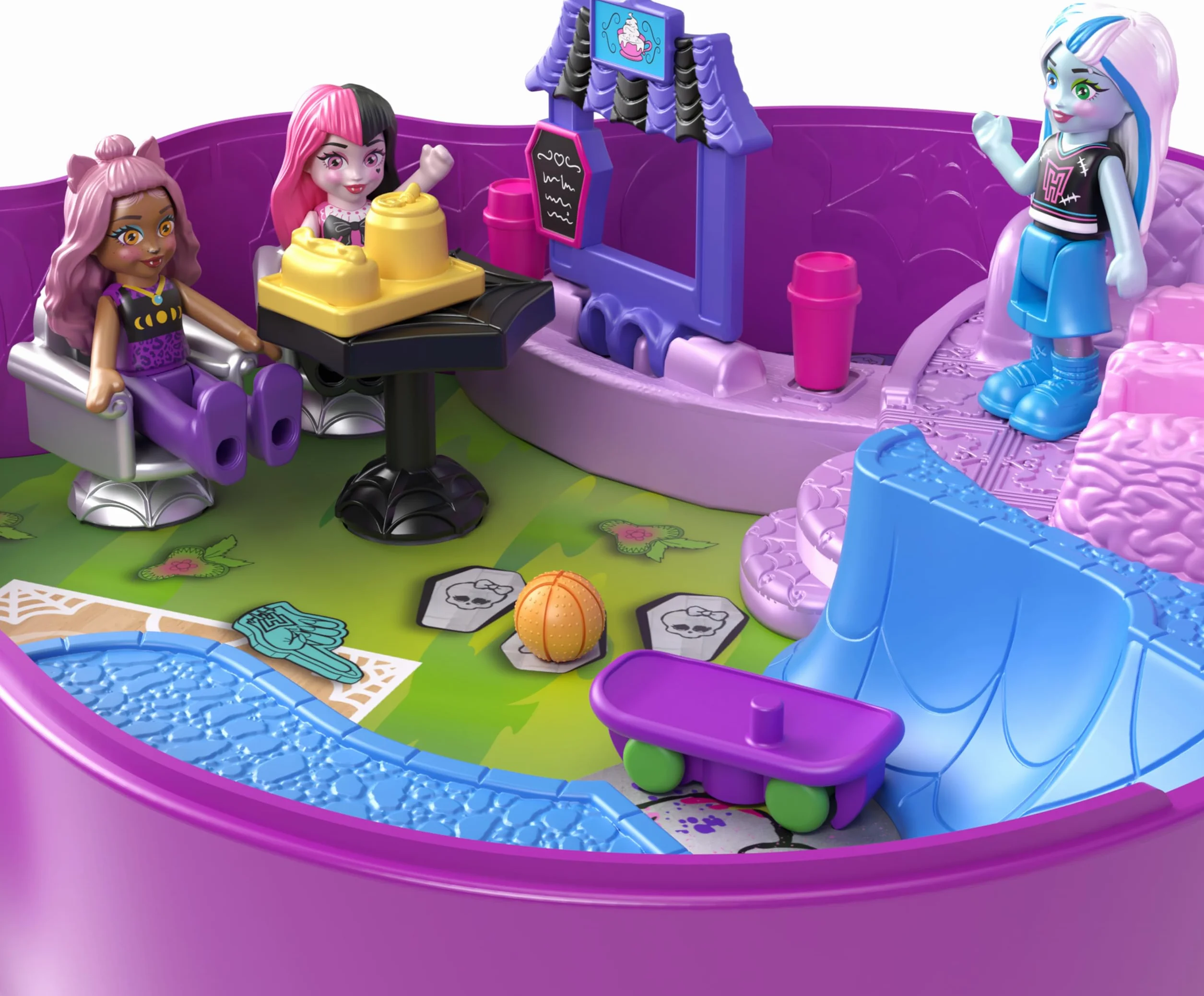 Polly Pocket Monster High - Set Mostramiche, playset scuola superiore con 3 micro bambole Monster High e 10 accessori da paura inclusi, giocattolo per bambini, 4+ anni, HVV58