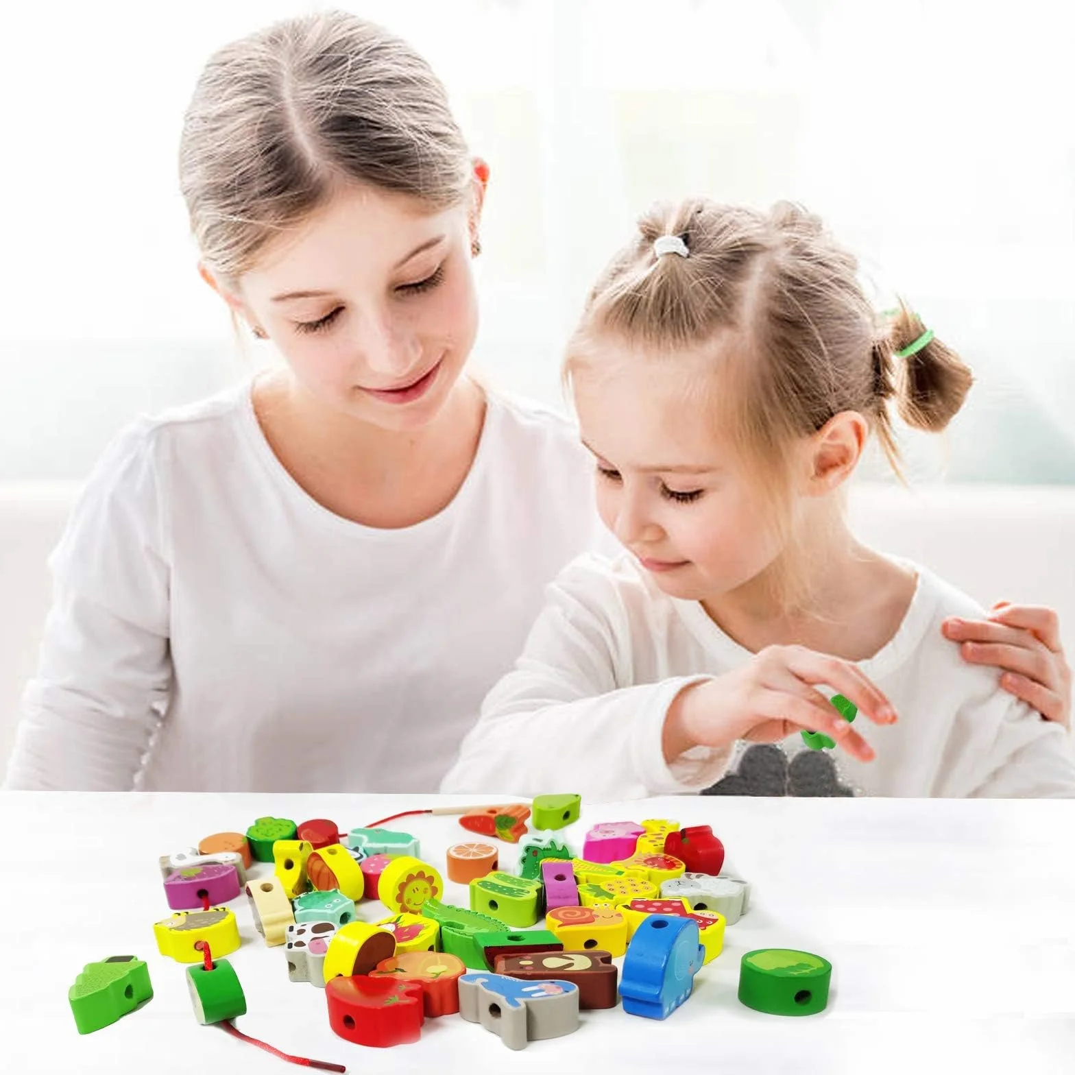 Giocattolo in Legno Fädelspiel Montessori Giocattolo Motorio 42 Pezzi Perline in Legno Frutta Animali Giochi Regalo per Ragazzi e Ragazze Giocattolo per Bambini a partire da 3 Anni