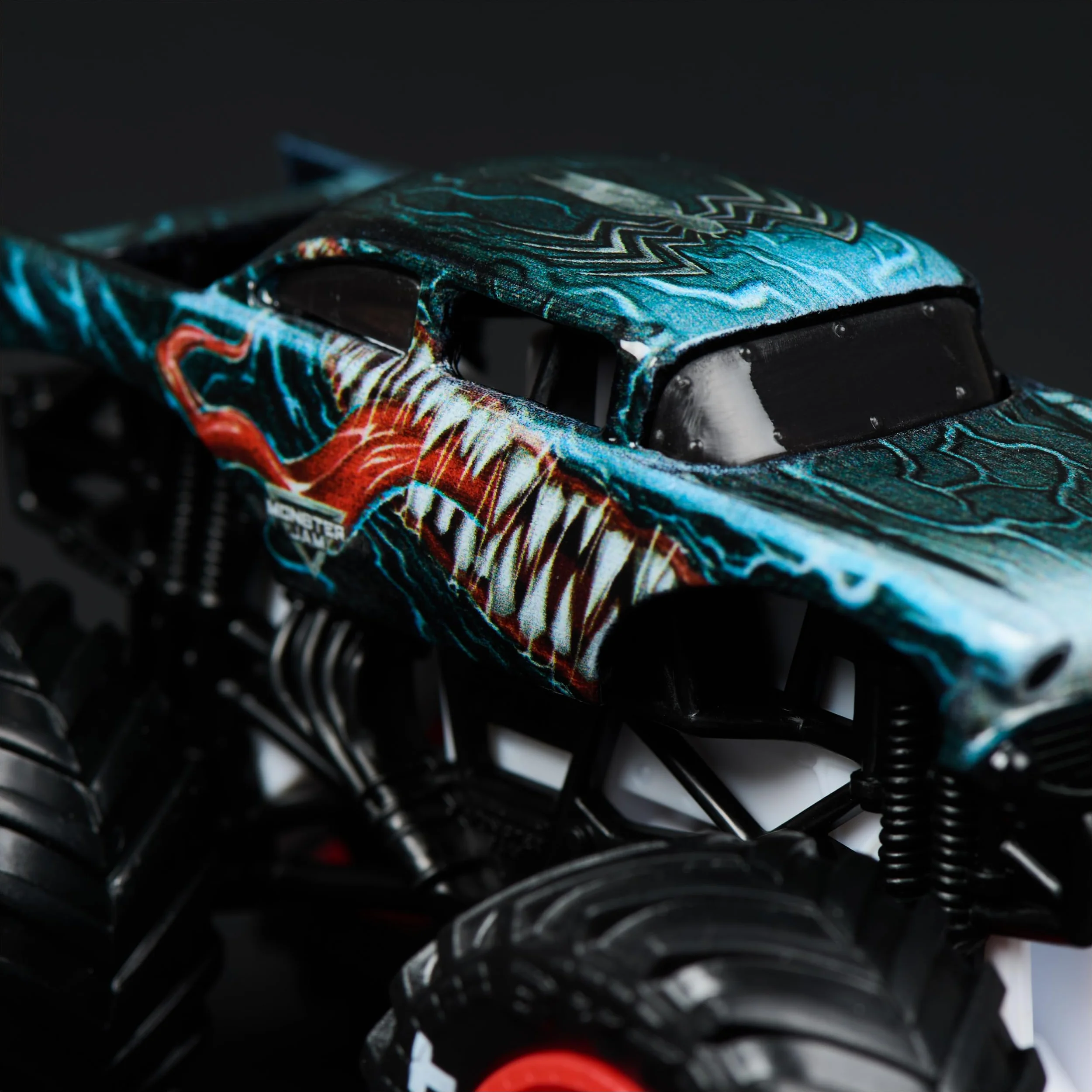 Monster Jam, Marvel Official Venom Vs. The Amazing Spider-Man Monster Truck pressofuso, scala 1:64, giocattoli per bambini per ragazzi e ragazze dai 3 anni in su