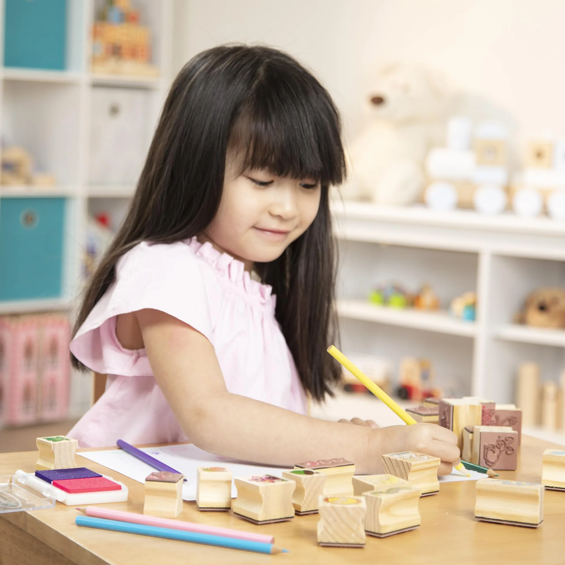 Melissa & Doug Timbri Creativi Giardino delle Fate – Set in Legno con 9 Timbri, Inchiostro Lavabile a Due Colori e Matite Colorate, Lavoretti Manuali, Regalo per Bambini e Bambine, 4+ Anni