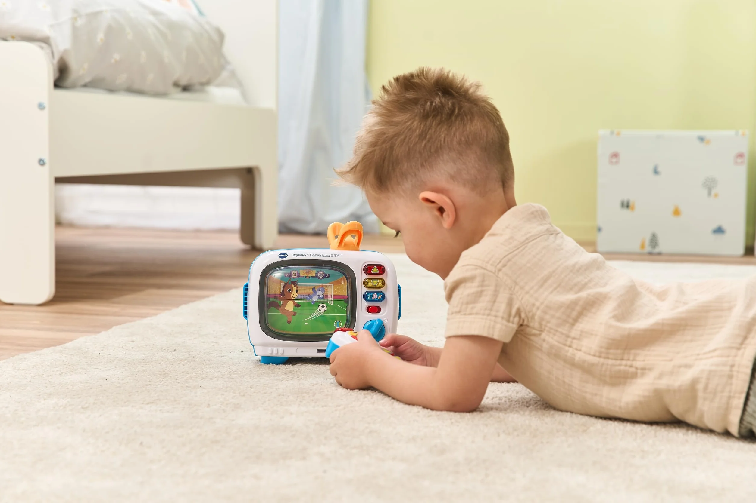 VTech La Mia Prima Smart TV, Televisione Interattiva per Bambini, Telecomando Interattivo Incluso, 10 Canali, 5 Canali Bilingue Italiano e Inglese, Spegnimento Automatico, Batterie Incluse, 12-36 Mesi