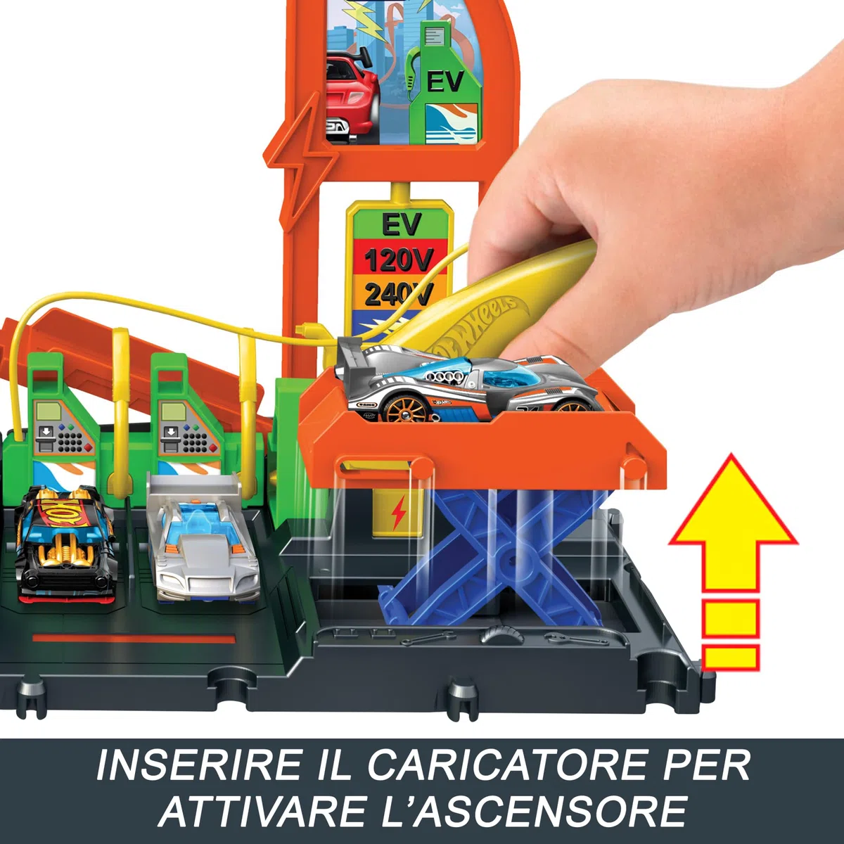 Hot Wheels 'Let's Race' Netflix - Area di Servizio Super Ricarica, playset con 4 stazioni di rifornimento, ascensore e parcheggio fino a 10 auto, 1 macchinina inclusa, 4+ anni, HTN79