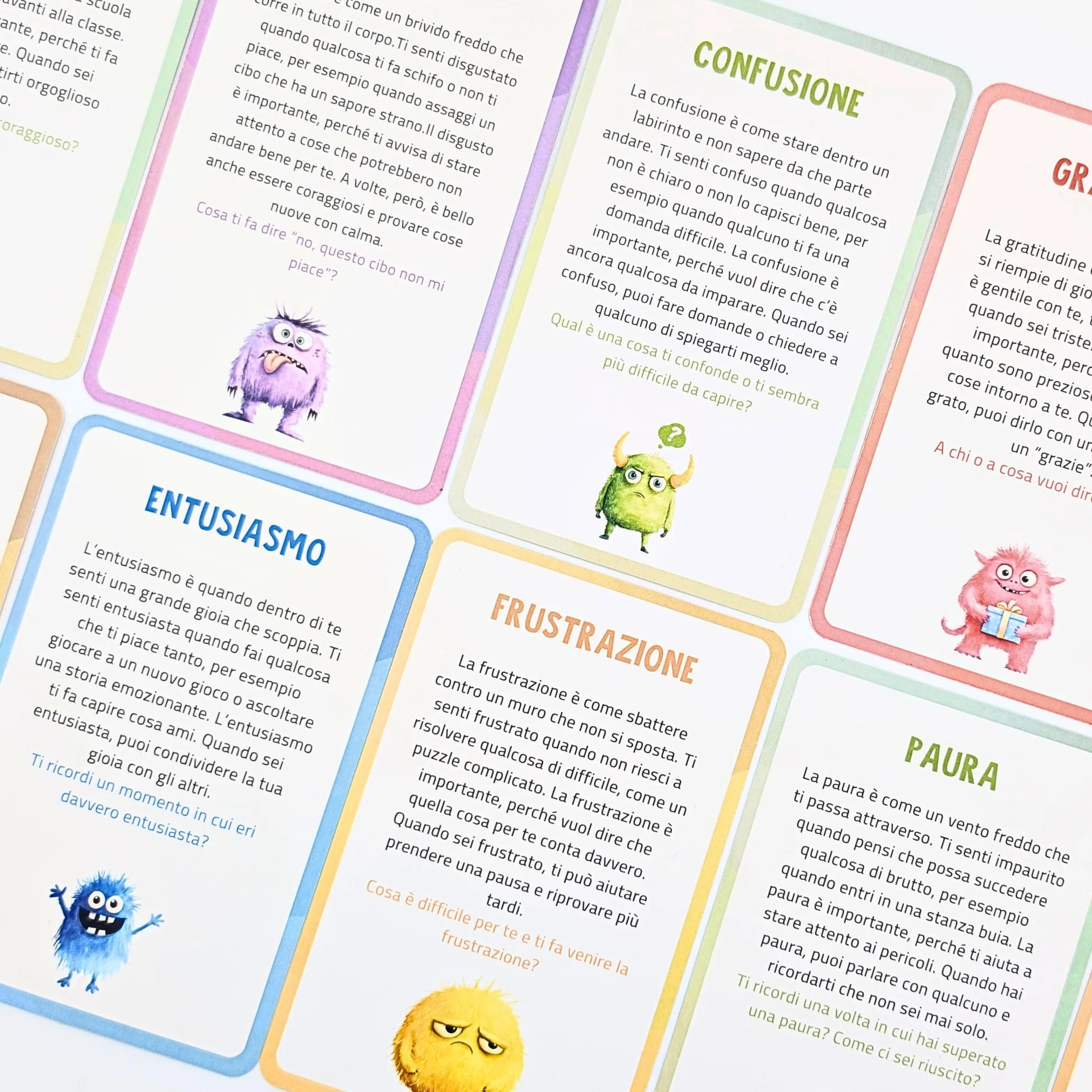Carte delle Emozioni per Bambini – 40 Carte (32 Emozioni + 8 Extra) con Mini Giochi e Distintivi – Mostriciattoli delle Emozioni – Gioco Educativo per Intelligenza Emotiva – Lingua Italiana – Regalo