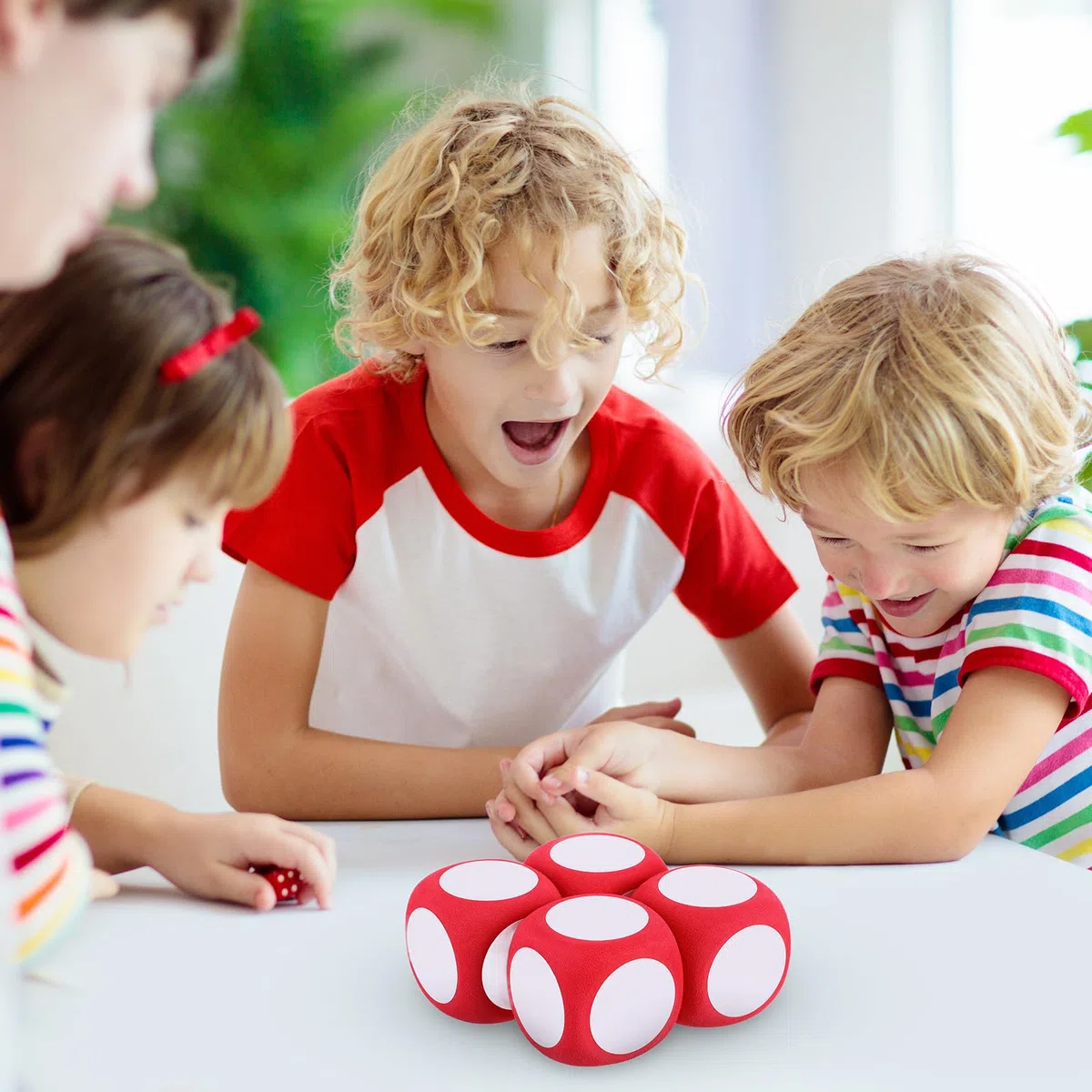 DOITOOL Dadi Cancellabili a Secco, 4 Pezzi di Dadi Giganti in Schiuma Scrivibili, Oggetti di Gioco Cancellabili a Secco, Giochi Educativi, Oggetti Didattici per La Casa E La Classe - 2,36 X 2,36 X
