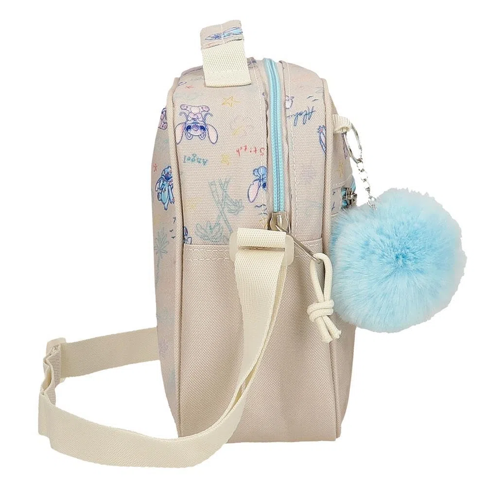 Borsa da toilette Joumma Disney Stitch Cuddle me happy, borsa a tracolla, realizzata in poliestere, spallacci larghi e regolabili che si adattano perfettamente alla schiena. Da Joumma Bags