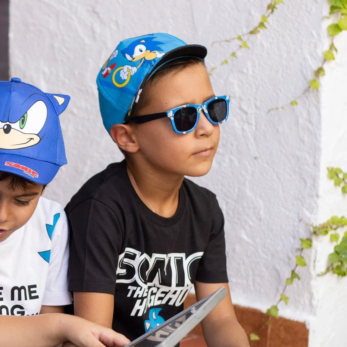 CERDÁ LIFE'S LITTLE MOMENTS Set Cappellino e Occhiali da Sole per Bambini, Tema Sonic, Ideale per Estate, Mare o Tempo Libero, Licenza Ufficiale SEGA