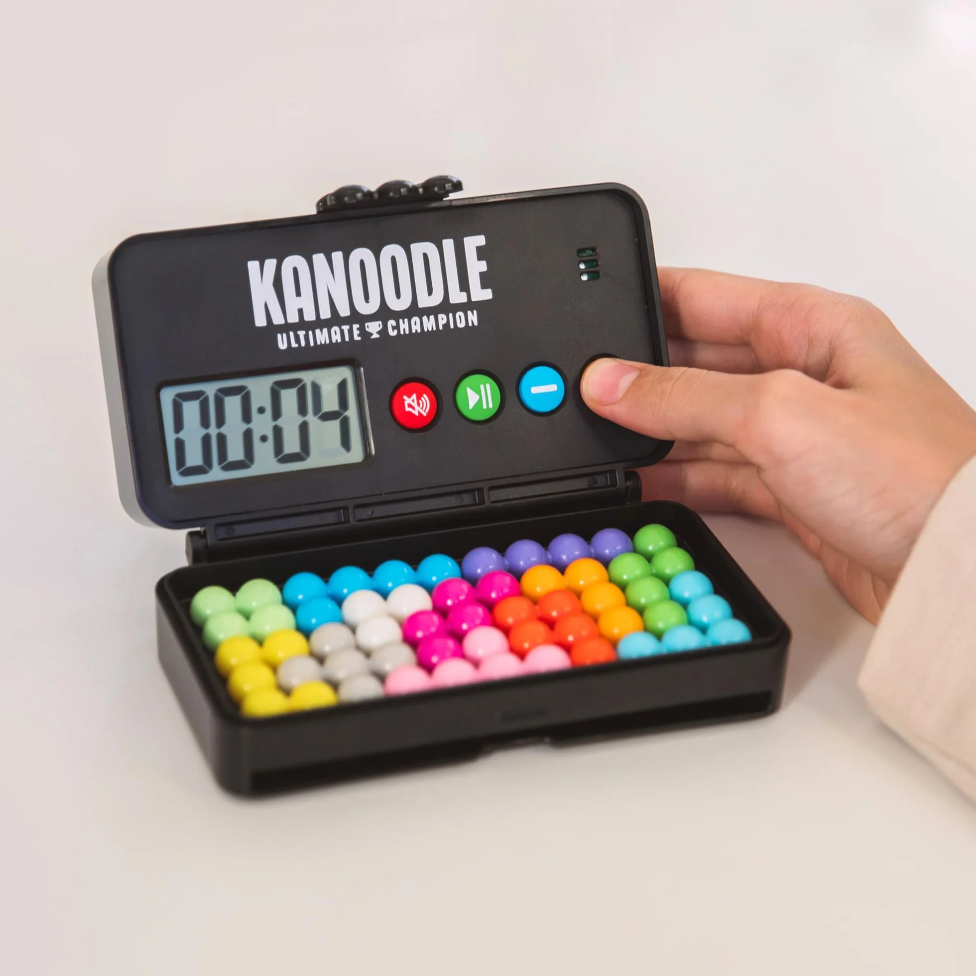 Learning Resources Kanoodle Ultimate Champion – Gioco rompicapo 3D portatile con schermo LED, 500 sfide da facile a “Genio”, logica e IQ per bambini 7+ e adulti