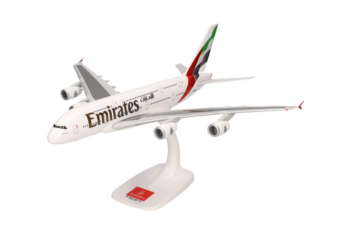 herpa modello di aereo Emirates Airbus A380 - new 2023 Colors - A6-EOE in scala 1:200 - Snap-Fit, pezzo da collezione, miniatura deco, statuetta con supporto in plastica