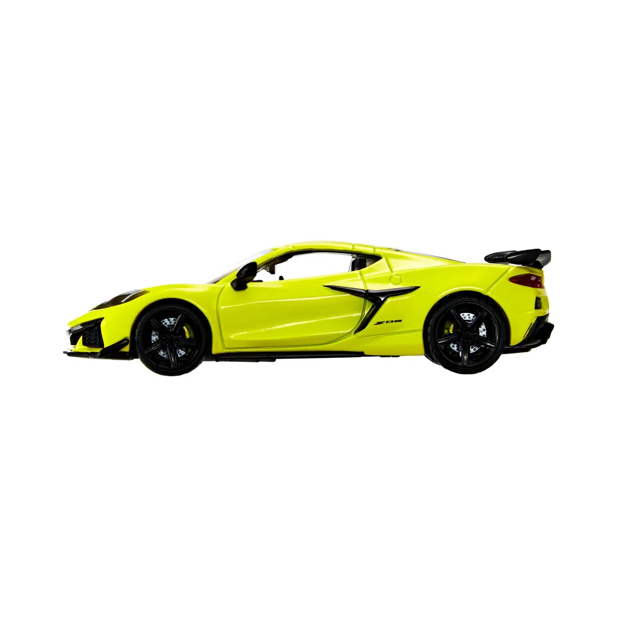 Hot Wheels Premium Corvette Z06, Veicolo in scala 1:43 da collezione, con pneumatici Real Rider, carrozzeria e Telaio Metal, giocattolo per bambini, 3+ anni e fan e collezionisti adulti, HMD48