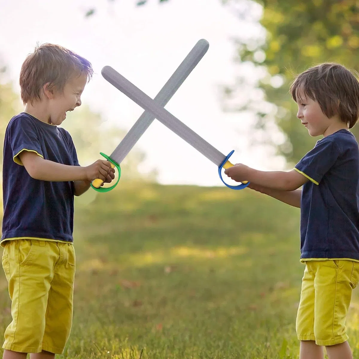 4 Pezzi Spada in Schiuma per Bambini 21 Pollici Lunga Spada in Schiuma Eva Giocattolo Sicurezza Morbida Impermeabile Cosplay per la Scuola Materna Puntelli per Prestazioni Spade per Bambini