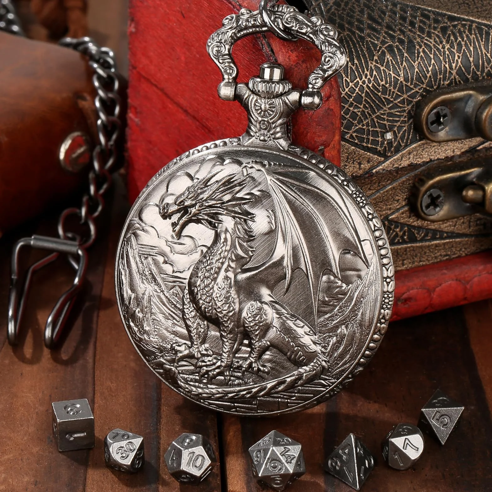 Mini set di dadi DND, con contenitore a forma di orologio da tasca a tema steampunk con drago in piedi, 7 dadi poliedrici in metallo D&D, regali DND con logo del drago, sacchetto regalo, accessori per
