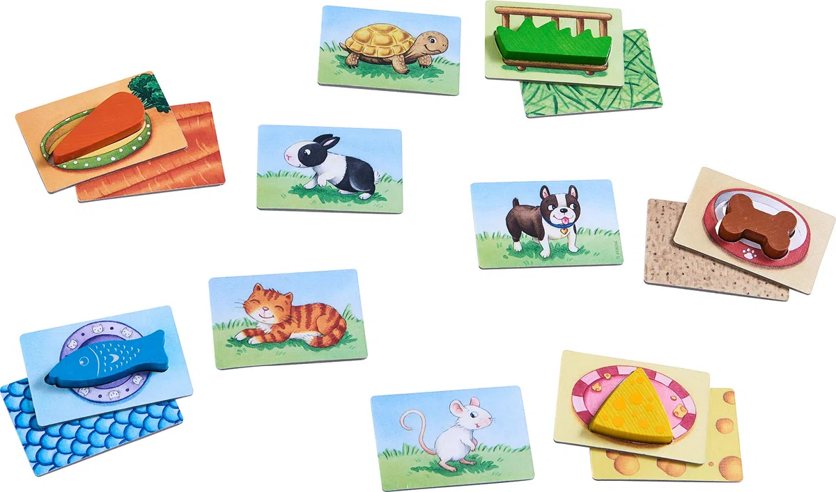 HABA 305473 – I Miei Primi Giochi – Nutri Me! Gioco di assegnazione a Partire dai 2 Anni per 1 – 5 Giocatori con 5 Figure in Legno a Tema Animali Domestici, Tempo di Gioco 5 min, trasmette la