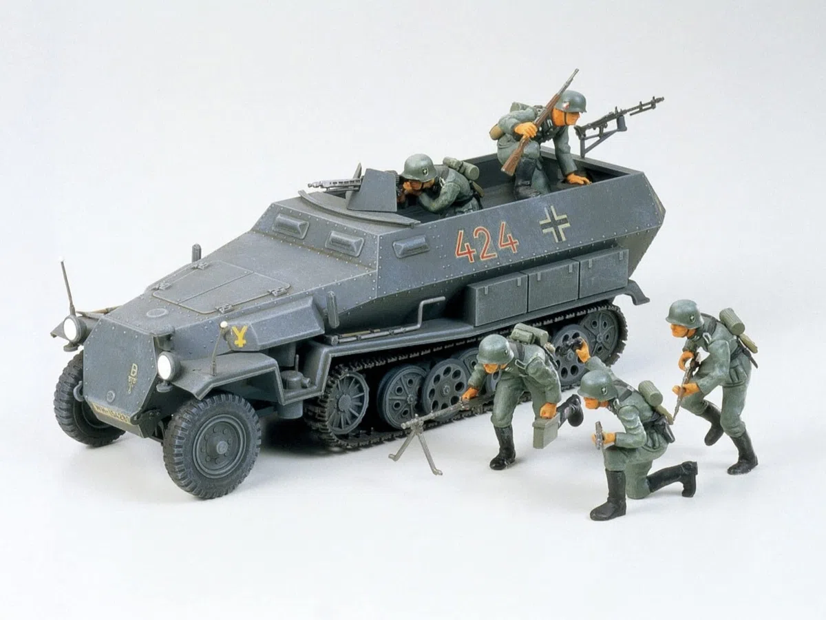TAMIYA 300035020 - Carro armato della II guerra mondiale Sdkfz.251/1 Hanomag (5), scala: 1:35